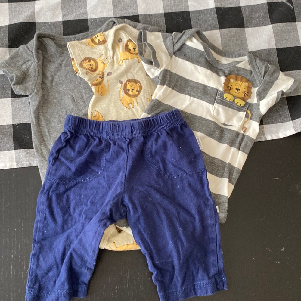 4 piece Gerber Lion Onesies and pants